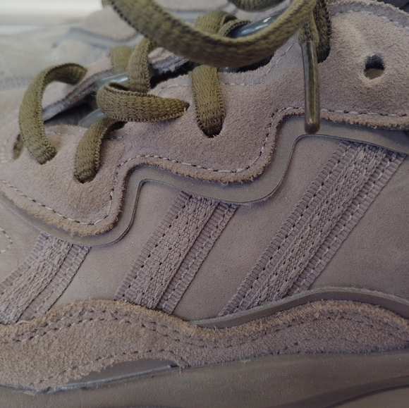 Women's Adidas "Ozweego" Sage Trace Cargo Casual/ Utility Sneakers. Size 7. - Picture 7 of 11